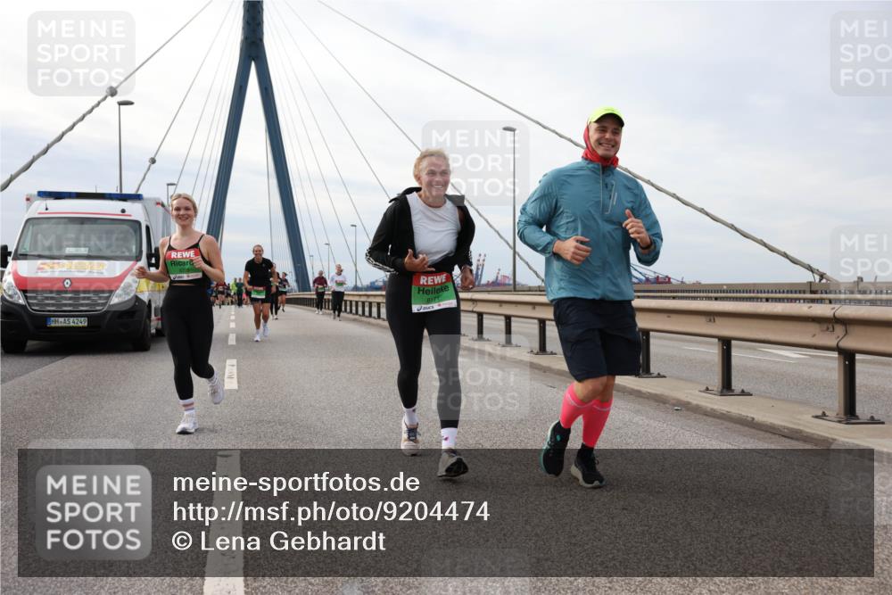 03.10.2025 - Köhlbrandbrückenlauf Lena Gebhardt http://msf.ph/oto/9204474 03.10.2025 15:56:57 Position 2 4249 meine-sportfotos.de