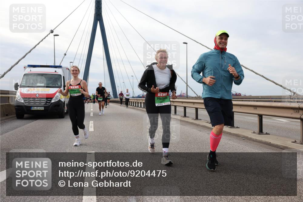 03.10.2025 - Köhlbrandbrückenlauf Lena Gebhardt http://msf.ph/oto/9204475 03.10.2025 15:56:57 Position 2 4249, 8171 meine-sportfotos.de
