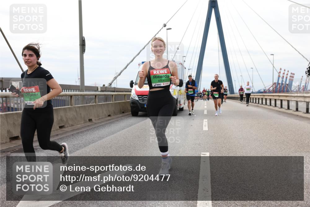 03.10.2025 - Köhlbrandbrückenlauf Lena Gebhardt http://msf.ph/oto/9204477 03.10.2025 15:56:58 Position 2 8516, 8305 meine-sportfotos.de