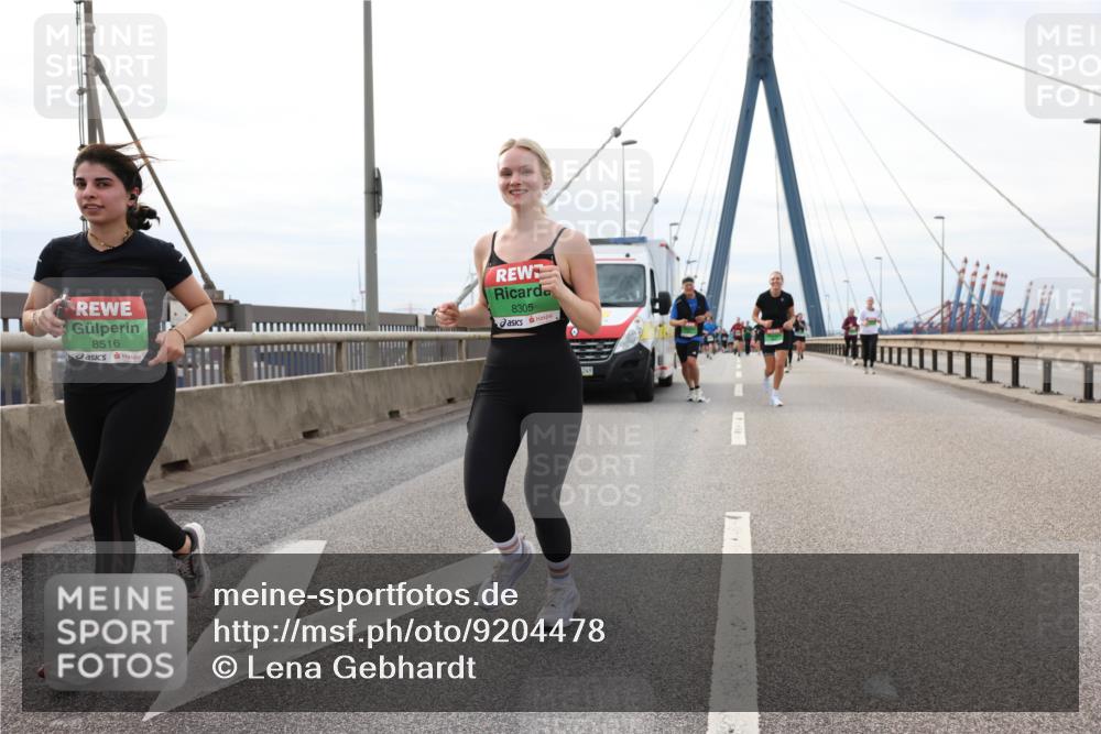 03.10.2025 - Köhlbrandbrückenlauf Lena Gebhardt http://msf.ph/oto/9204478 03.10.2025 15:56:58 Position 2 8516, 8305, 249 meine-sportfotos.de