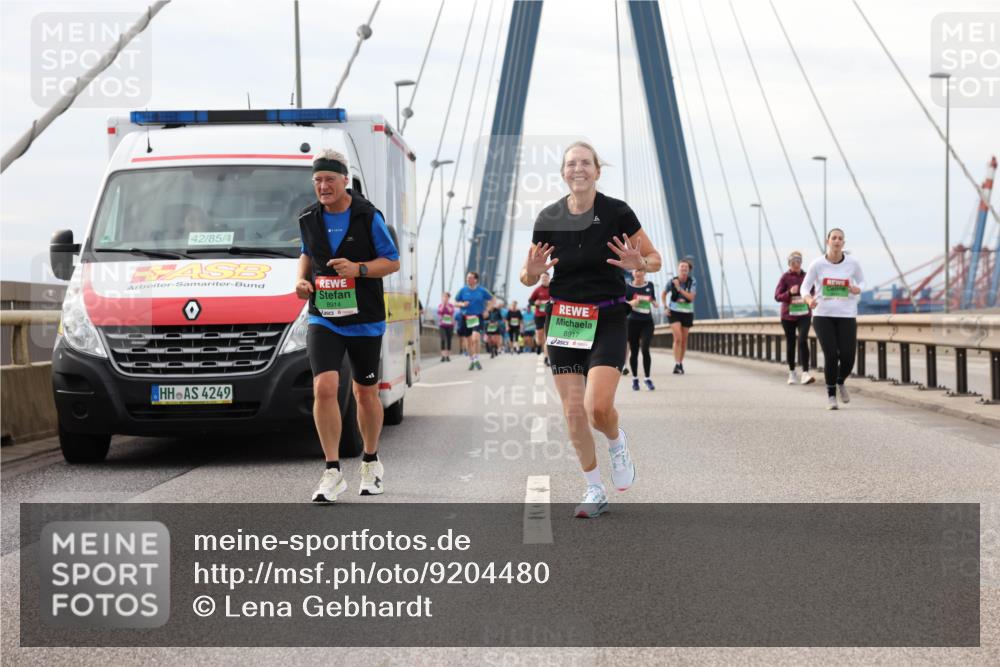 03.10.2025 - Köhlbrandbrückenlauf Lena Gebhardt http://msf.ph/oto/9204480 03.10.2025 15:57:00 Position 2 42, 85, 4, 4249, 8914, 8917 meine-sportfotos.de
