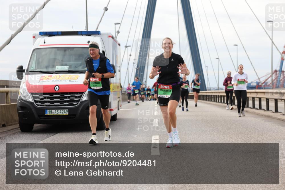 03.10.2025 - Köhlbrandbrückenlauf Lena Gebhardt http://msf.ph/oto/9204481 03.10.2025 15:57:00 Position 2 42, 85, 4, 8914, 4249, 8917 meine-sportfotos.de