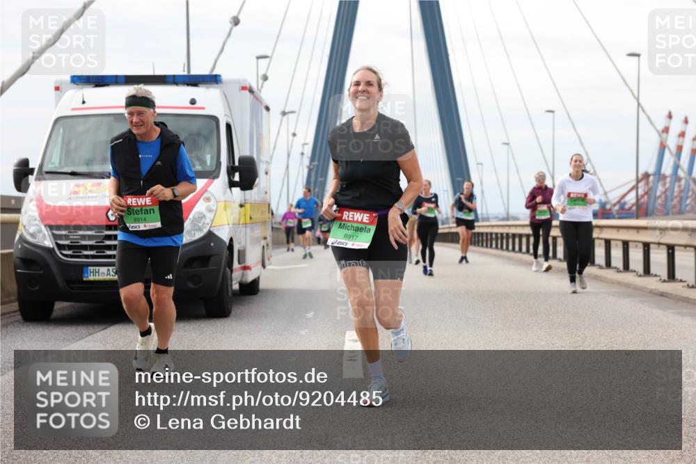 03.10.2025 - Köhlbrandbrückenlauf Lena Gebhardt http://msf.ph/oto/9204485 03.10.2025 15:57:00 Position 2 8914, 8917 meine-sportfotos.de