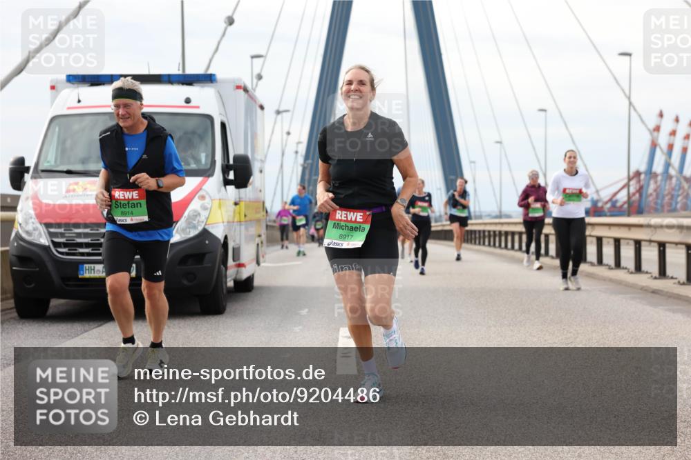 03.10.2025 - Köhlbrandbrückenlauf Lena Gebhardt http://msf.ph/oto/9204486 03.10.2025 15:57:00 Position 2 8914, 8917 meine-sportfotos.de