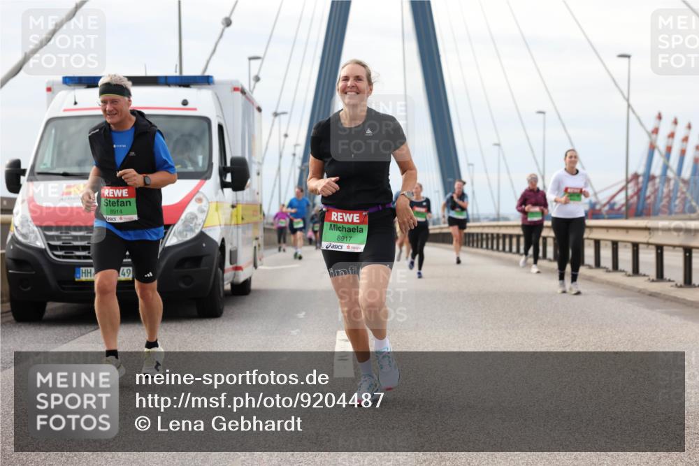 03.10.2025 - Köhlbrandbrückenlauf Lena Gebhardt http://msf.ph/oto/9204487 03.10.2025 15:57:00 Position 2 8914, 49, 8917 meine-sportfotos.de