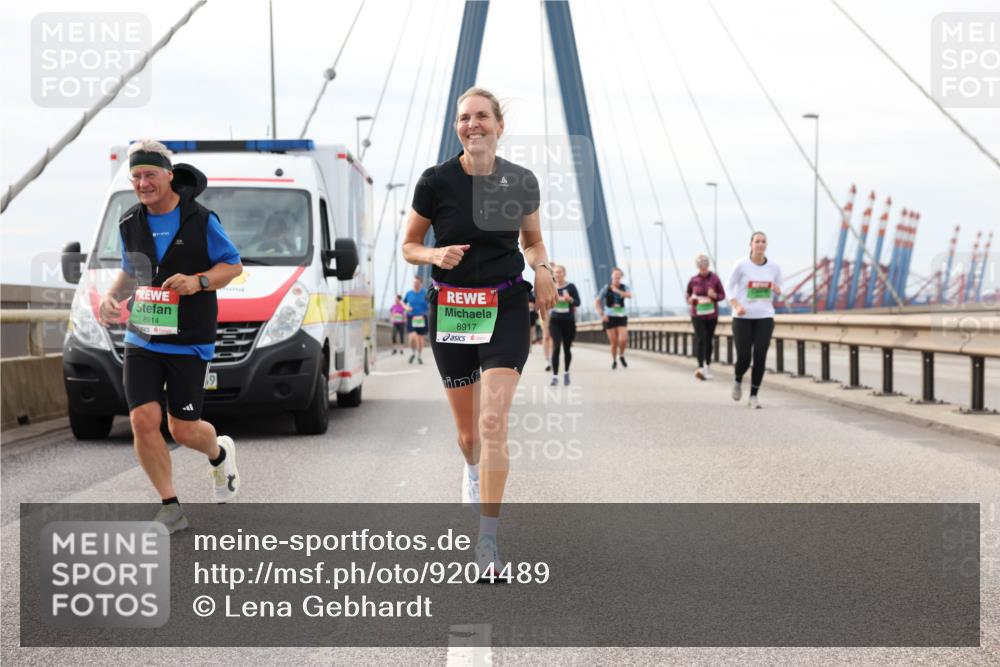03.10.2025 - Köhlbrandbrückenlauf Lena Gebhardt http://msf.ph/oto/9204489 03.10.2025 15:57:01 Position 2 8914, 8917 meine-sportfotos.de