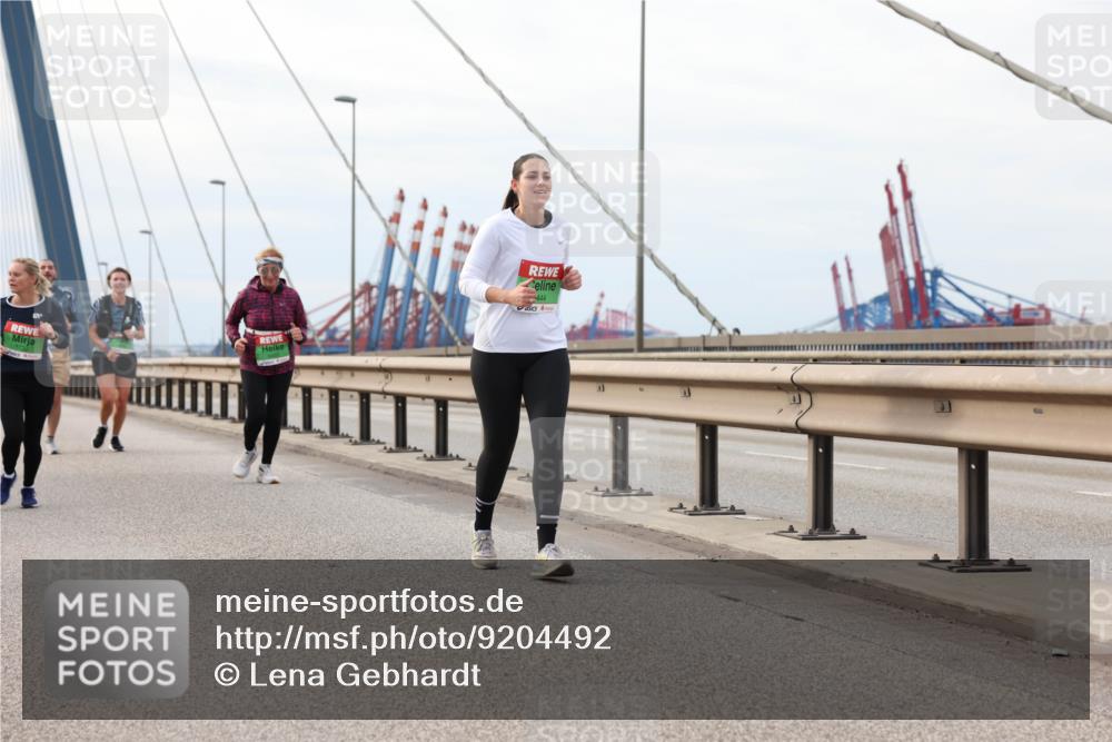 03.10.2025 - Köhlbrandbrückenlauf Lena Gebhardt http://msf.ph/oto/9204492 03.10.2025 15:57:03 Position 2 444 meine-sportfotos.de