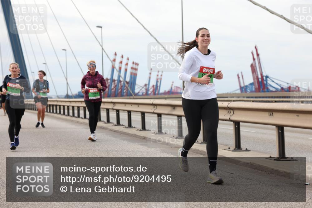 03.10.2025 - Köhlbrandbrückenlauf Lena Gebhardt http://msf.ph/oto/9204495 03.10.2025 15:57:04 Position 2  meine-sportfotos.de