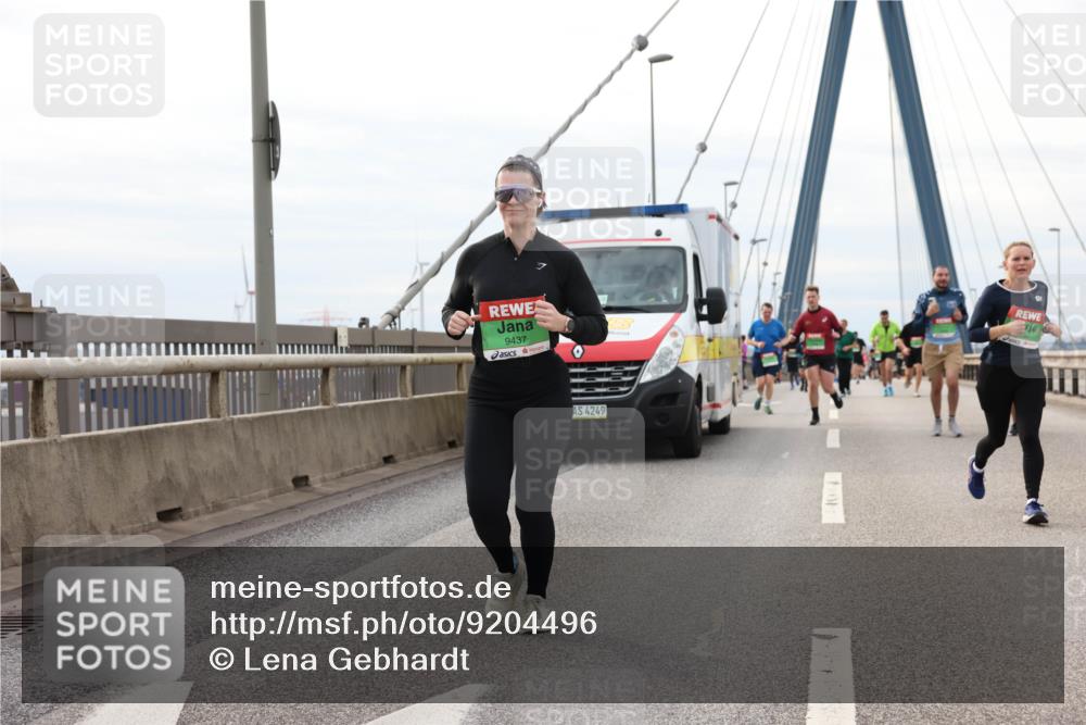 03.10.2025 - Köhlbrandbrückenlauf Lena Gebhardt http://msf.ph/oto/9204496 03.10.2025 15:57:05 Position 2 9437, 4249 meine-sportfotos.de
