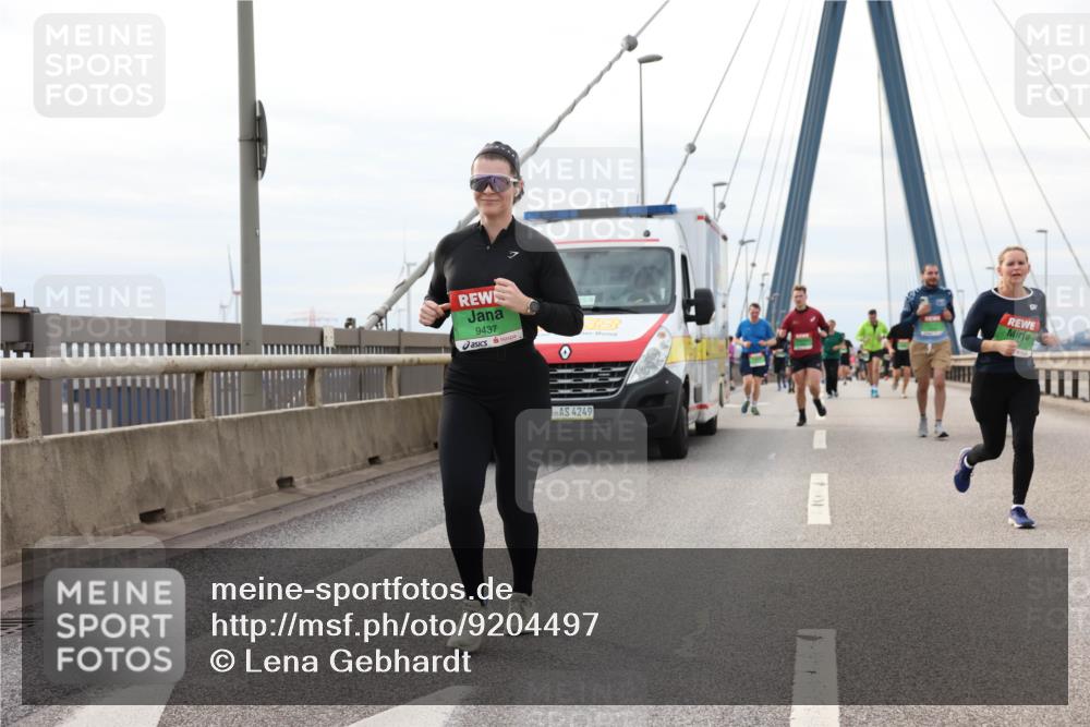 03.10.2025 - Köhlbrandbrückenlauf Lena Gebhardt http://msf.ph/oto/9204497 03.10.2025 15:57:05 Position 2 9437, 4249 meine-sportfotos.de