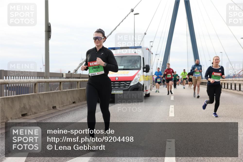 03.10.2025 - Köhlbrandbrückenlauf Lena Gebhardt http://msf.ph/oto/9204498 03.10.2025 15:57:05 Position 2 9437, 4249 meine-sportfotos.de