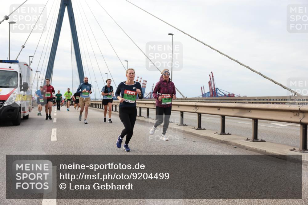 03.10.2025 - Köhlbrandbrückenlauf Lena Gebhardt http://msf.ph/oto/9204499 03.10.2025 15:57:06 Position 2 8732 meine-sportfotos.de
