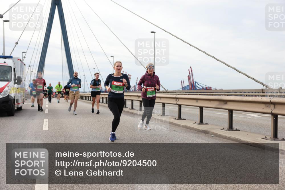 03.10.2025 - Köhlbrandbrückenlauf Lena Gebhardt http://msf.ph/oto/9204500 03.10.2025 15:57:06 Position 2 8732 meine-sportfotos.de