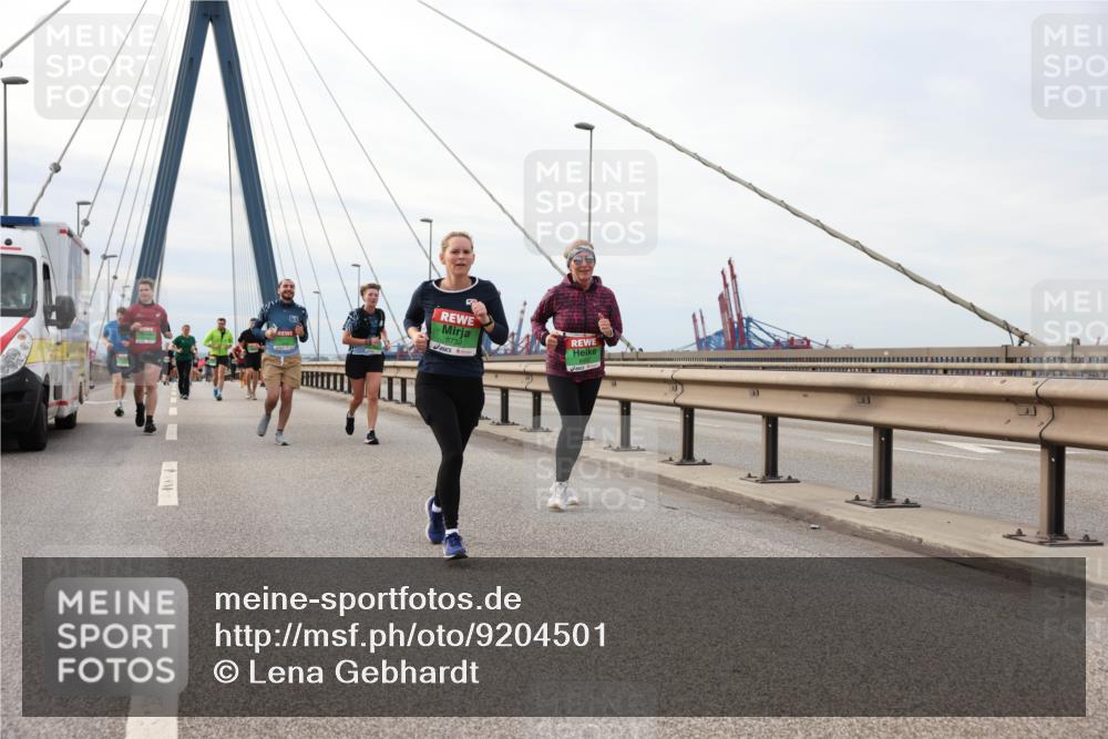 03.10.2025 - Köhlbrandbrückenlauf Lena Gebhardt http://msf.ph/oto/9204501 03.10.2025 15:57:06 Position 2 8732 meine-sportfotos.de