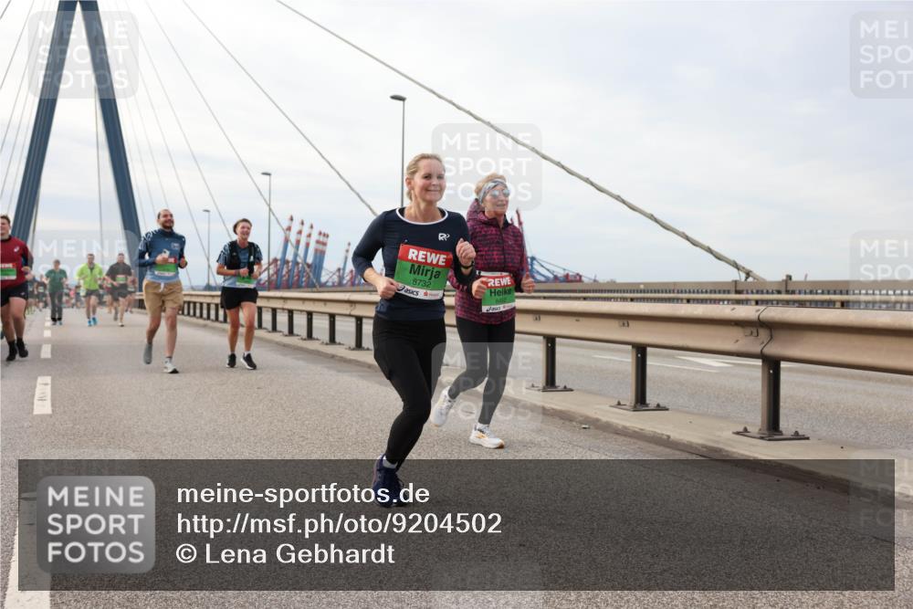 03.10.2025 - Köhlbrandbrückenlauf Lena Gebhardt http://msf.ph/oto/9204502 03.10.2025 15:57:07 Position 2 8732, 8452 meine-sportfotos.de