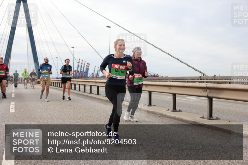 03.10.2025 - Köhlbrandbrückenlauf Lena Gebhardt http://msf.ph/oto/9204503 03.10.2025 15:57:07 Position 2 8732, 8452 meine-sportfotos.de