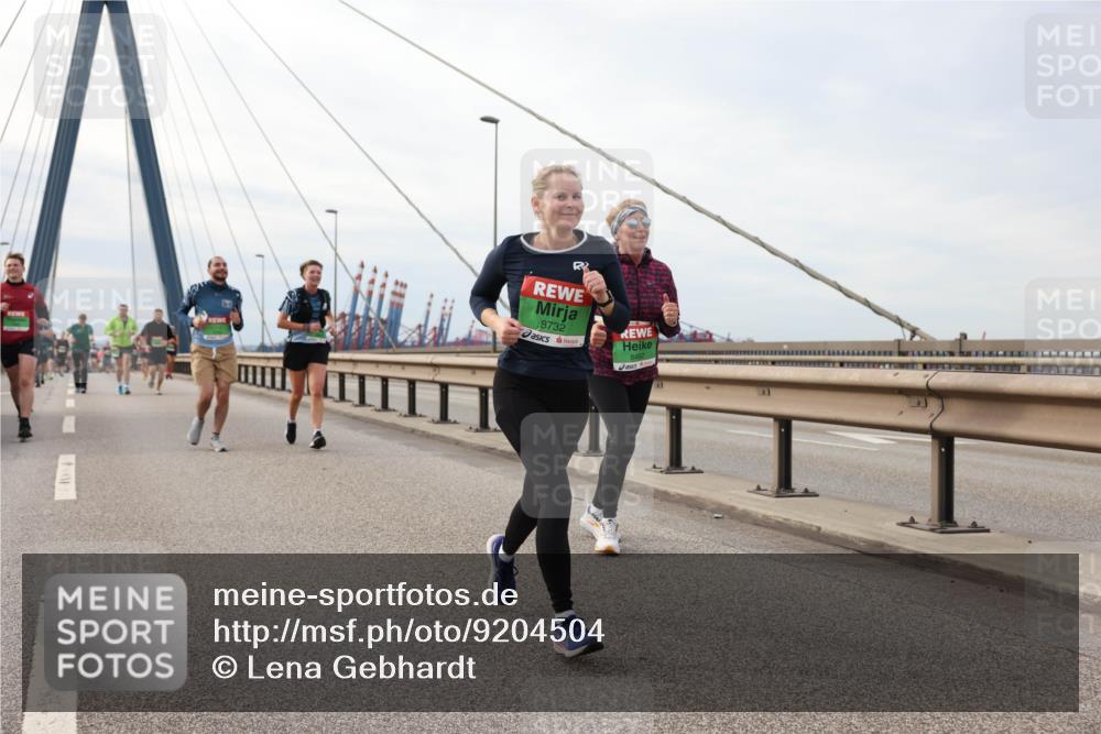 03.10.2025 - Köhlbrandbrückenlauf Lena Gebhardt http://msf.ph/oto/9204504 03.10.2025 15:57:07 Position 2 8732 meine-sportfotos.de