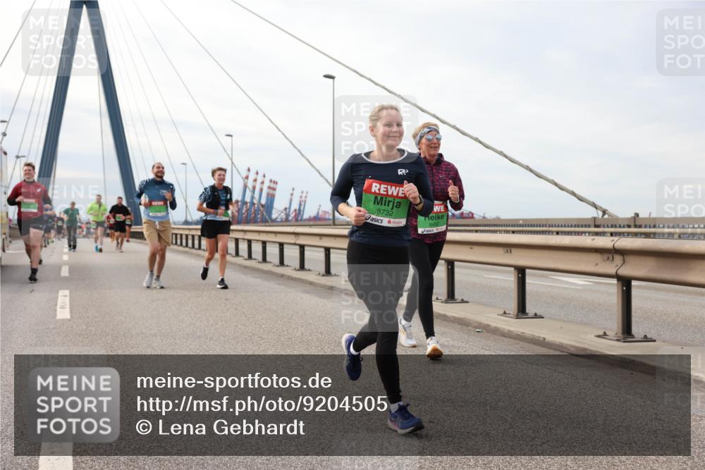 03.10.2025 - Köhlbrandbrückenlauf Lena Gebhardt http://msf.ph/oto/9204505 03.10.2025 15:57:07 Position 2 8732, 8452 meine-sportfotos.de