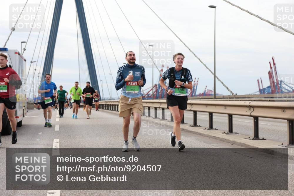 03.10.2025 - Köhlbrandbrückenlauf Lena Gebhardt http://msf.ph/oto/9204507 03.10.2025 15:57:08 Position 2 690, 9704 meine-sportfotos.de