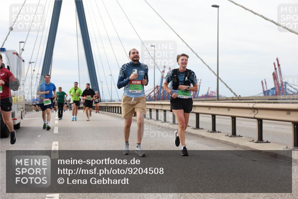03.10.2025 - Köhlbrandbrückenlauf Lena Gebhardt http://msf.ph/oto/9204508 03.10.2025 15:57:08 Position 2 9704, 8869 meine-sportfotos.de