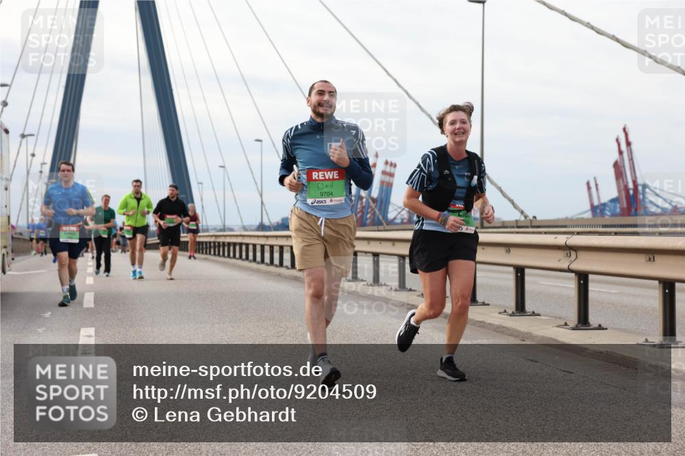 03.10.2025 - Köhlbrandbrückenlauf Lena Gebhardt http://msf.ph/oto/9204509 03.10.2025 15:57:08 Position 2 9704 meine-sportfotos.de