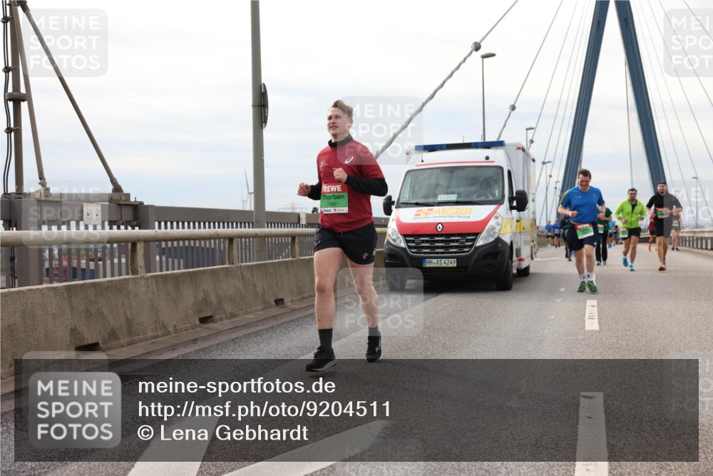 03.10.2025 - Köhlbrandbrückenlauf Lena Gebhardt http://msf.ph/oto/9204511 03.10.2025 15:57:09 Position 2 7690, 4249 meine-sportfotos.de