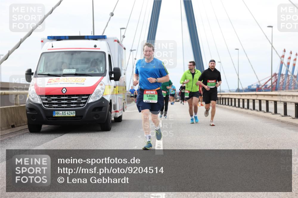 03.10.2025 - Köhlbrandbrückenlauf Lena Gebhardt http://msf.ph/oto/9204514 03.10.2025 15:57:11 Position 2 42, 85, 4, 4249, 9462 meine-sportfotos.de