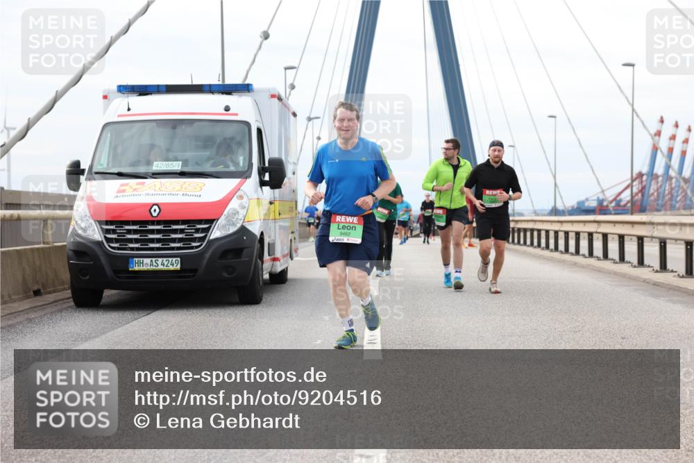 03.10.2025 - Köhlbrandbrückenlauf Lena Gebhardt http://msf.ph/oto/9204516 03.10.2025 15:57:11 Position 2 42, 85, 4, 4249, 9462 meine-sportfotos.de