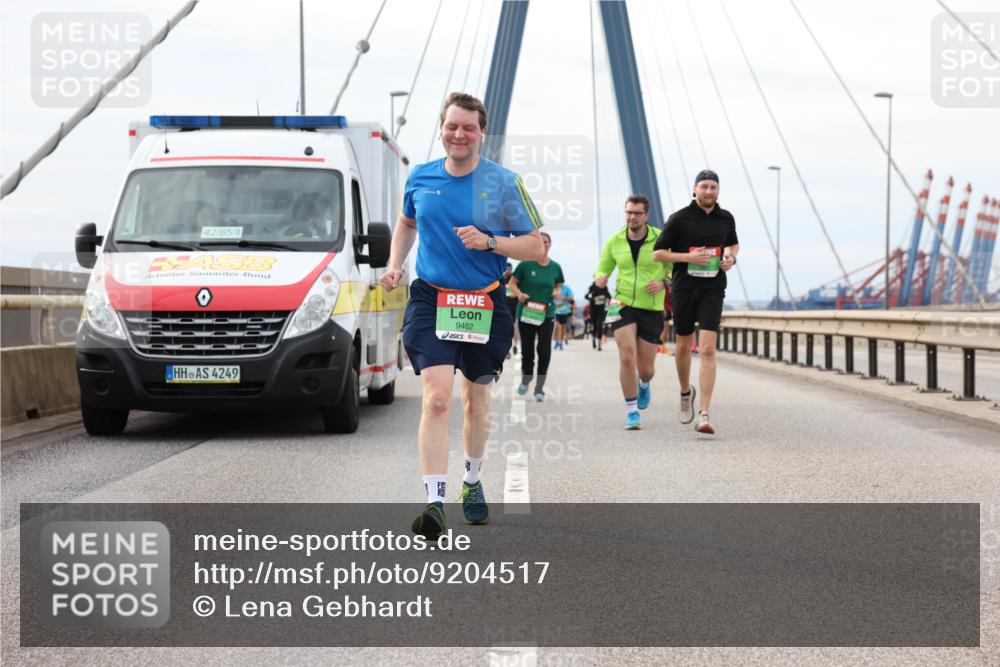 03.10.2025 - Köhlbrandbrückenlauf Lena Gebhardt http://msf.ph/oto/9204517 03.10.2025 15:57:11 Position 2 42, 85, 4, 4249, 9462 meine-sportfotos.de