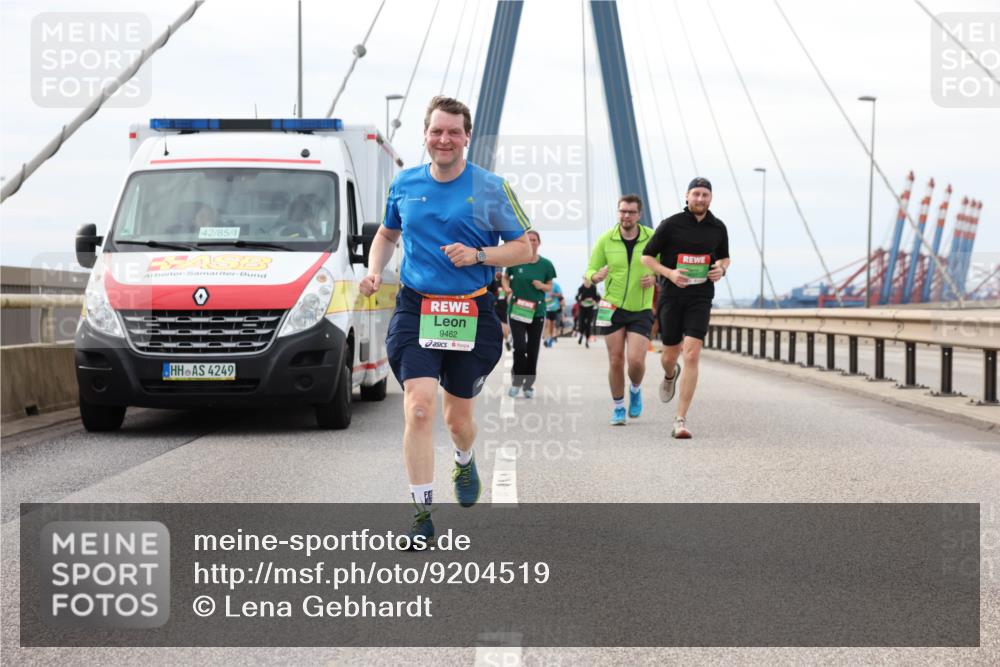 03.10.2025 - Köhlbrandbrückenlauf Lena Gebhardt http://msf.ph/oto/9204519 03.10.2025 15:57:11 Position 2 42, 85, 4, 9462, 4249 meine-sportfotos.de