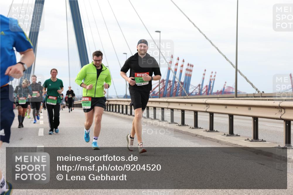 03.10.2025 - Köhlbrandbrückenlauf Lena Gebhardt http://msf.ph/oto/9204520 03.10.2025 15:57:12 Position 2 7461, 968 meine-sportfotos.de