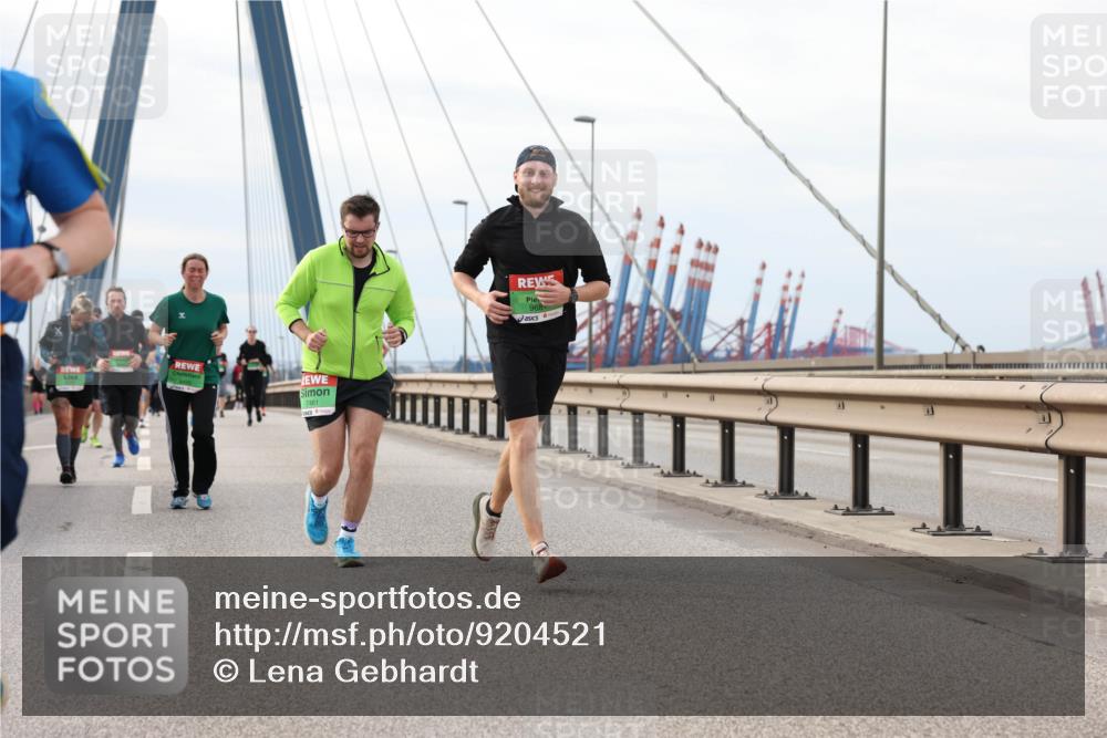 03.10.2025 - Köhlbrandbrückenlauf Lena Gebhardt http://msf.ph/oto/9204521 03.10.2025 15:57:13 Position 2 7461, 968 meine-sportfotos.de