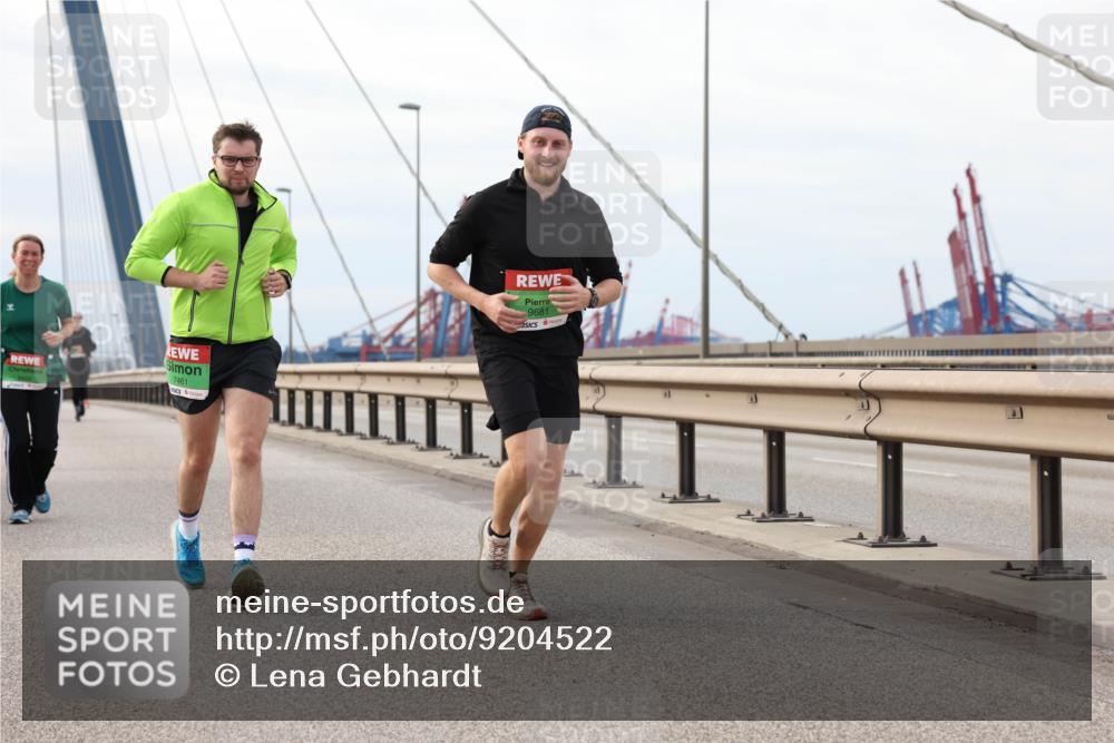 03.10.2025 - Köhlbrandbrückenlauf Lena Gebhardt http://msf.ph/oto/9204522 03.10.2025 15:57:13 Position 2 7461, 9681 meine-sportfotos.de