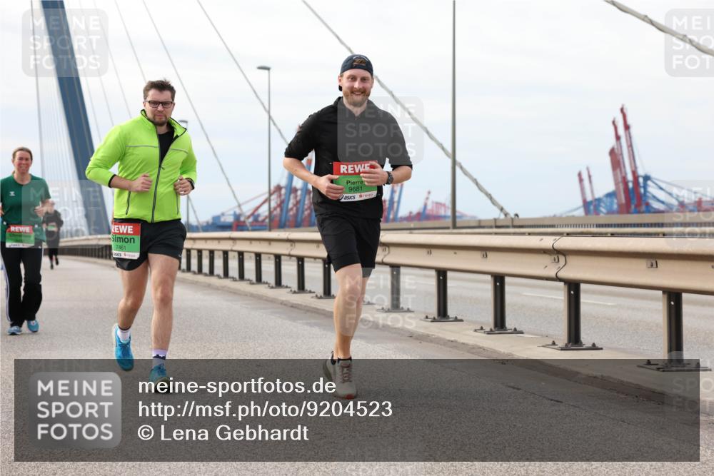 03.10.2025 - Köhlbrandbrückenlauf Lena Gebhardt http://msf.ph/oto/9204523 03.10.2025 15:57:13 Position 2 7461, 9681 meine-sportfotos.de