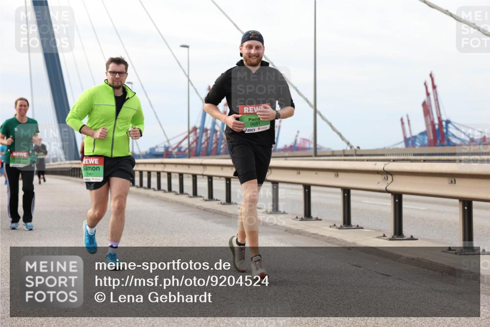 03.10.2025 - Köhlbrandbrückenlauf Lena Gebhardt http://msf.ph/oto/9204524 03.10.2025 15:57:13 Position 2 7461, 9681 meine-sportfotos.de