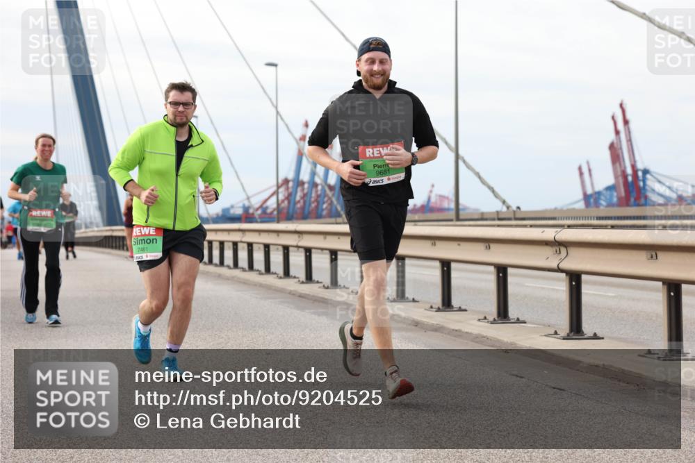 03.10.2025 - Köhlbrandbrückenlauf Lena Gebhardt http://msf.ph/oto/9204525 03.10.2025 15:57:13 Position 2 7461, 9681 meine-sportfotos.de