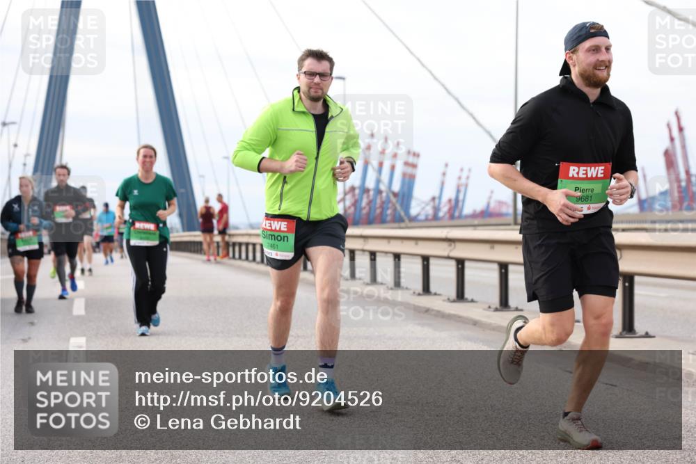 03.10.2025 - Köhlbrandbrückenlauf Lena Gebhardt http://msf.ph/oto/9204526 03.10.2025 15:57:14 Position 2 7461, 9681 meine-sportfotos.de