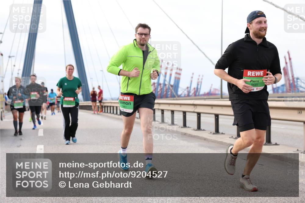 03.10.2025 - Köhlbrandbrückenlauf Lena Gebhardt http://msf.ph/oto/9204527 03.10.2025 15:57:14 Position 2 7461, 9681 meine-sportfotos.de