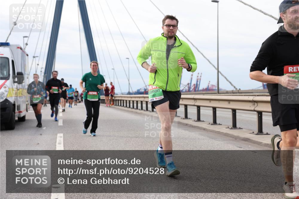 03.10.2025 - Köhlbrandbrückenlauf Lena Gebhardt http://msf.ph/oto/9204528 03.10.2025 15:57:14 Position 2 7461 meine-sportfotos.de