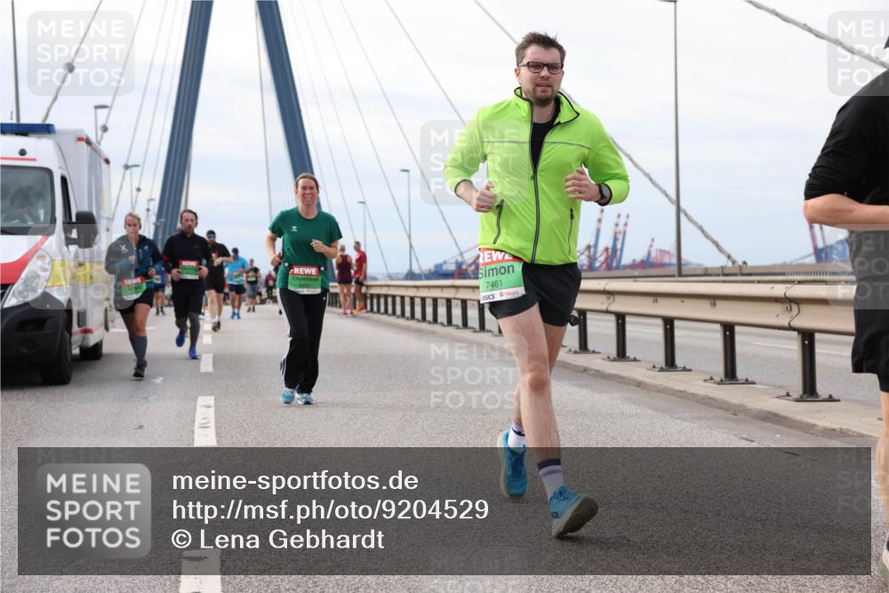 03.10.2025 - Köhlbrandbrückenlauf Lena Gebhardt http://msf.ph/oto/9204529 03.10.2025 15:57:14 Position 2 7461 meine-sportfotos.de