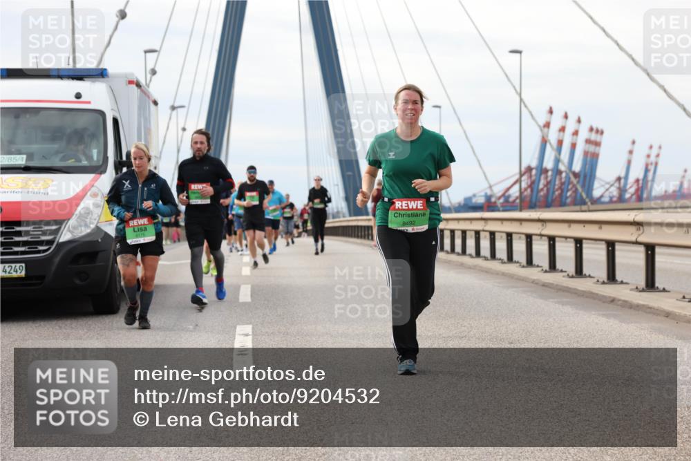 03.10.2025 - Köhlbrandbrückenlauf Lena Gebhardt http://msf.ph/oto/9204532 03.10.2025 15:57:15 Position 2 2, 85, 4, 4249, 8175, 8492 meine-sportfotos.de