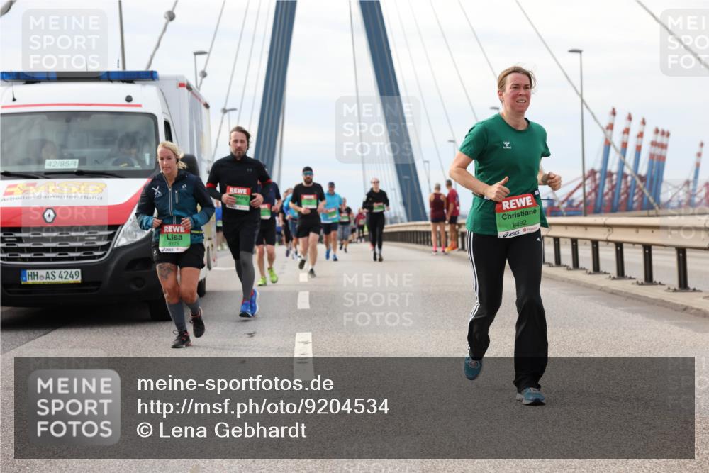 03.10.2025 - Köhlbrandbrückenlauf Lena Gebhardt http://msf.ph/oto/9204534 03.10.2025 15:57:16 Position 2 42, 85, 4, 4249, 8175, 8492 meine-sportfotos.de