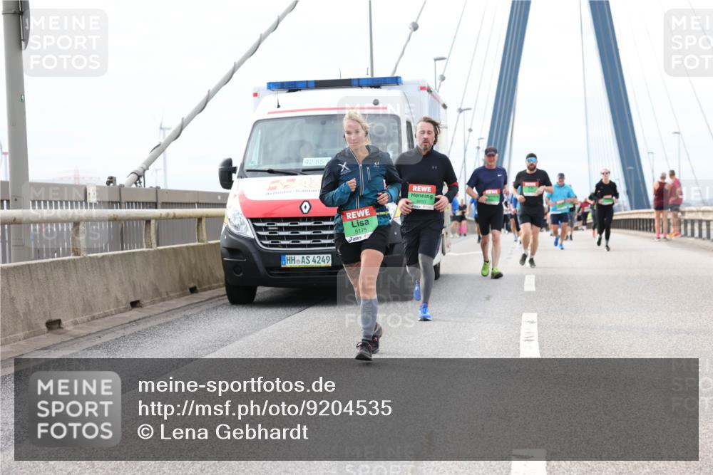 03.10.2025 - Köhlbrandbrückenlauf Lena Gebhardt http://msf.ph/oto/9204535 03.10.2025 15:57:17 Position 2 42, 85, 4249, 8175 meine-sportfotos.de