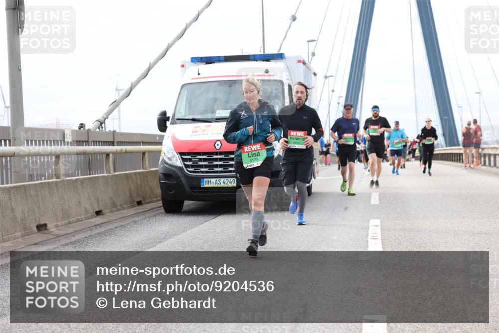 03.10.2025 - Köhlbrandbrückenlauf Lena Gebhardt http://msf.ph/oto/9204536 03.10.2025 15:57:17 Position 2 9, 42, 85, 4249, 8175 meine-sportfotos.de