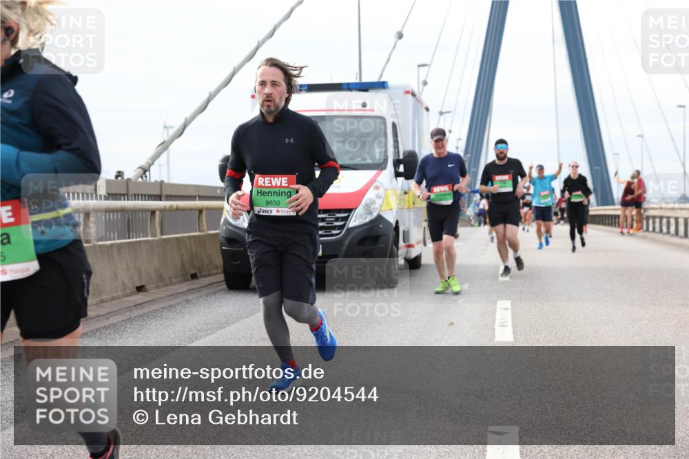 03.10.2025 - Köhlbrandbrückenlauf Lena Gebhardt http://msf.ph/oto/9204544 03.10.2025 15:57:18 Position 2 5, 8650 meine-sportfotos.de