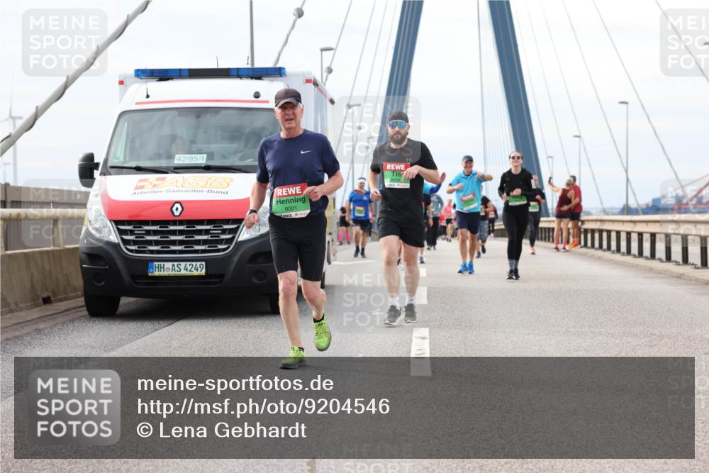 03.10.2025 - Köhlbrandbrückenlauf Lena Gebhardt http://msf.ph/oto/9204546 03.10.2025 15:57:20 Position 2 42, 85, 4, 8001, 4249, 8696 meine-sportfotos.de