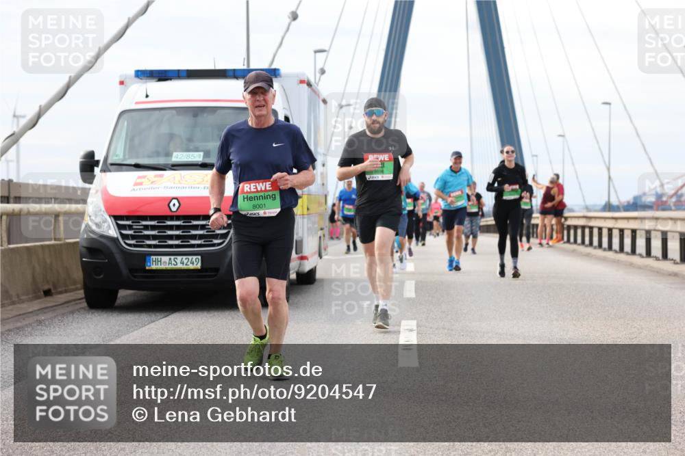 03.10.2025 - Köhlbrandbrückenlauf Lena Gebhardt http://msf.ph/oto/9204547 03.10.2025 15:57:20 Position 2 42, 85, 4, 8001, 4249 meine-sportfotos.de