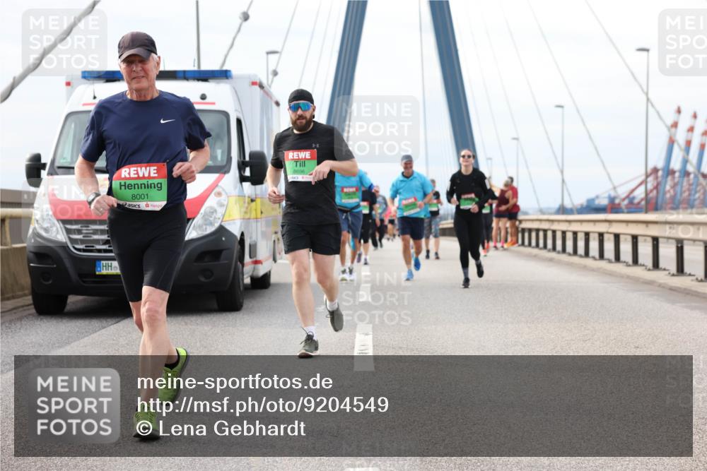 03.10.2025 - Köhlbrandbrückenlauf Lena Gebhardt http://msf.ph/oto/9204549 03.10.2025 15:57:21 Position 2 8001, 8696 meine-sportfotos.de