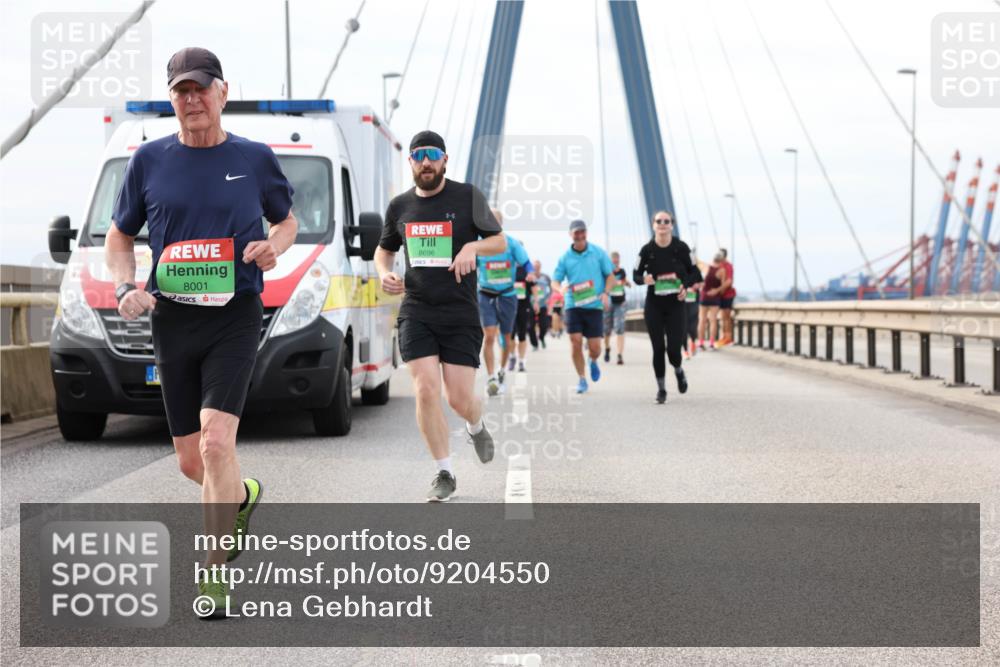 03.10.2025 - Köhlbrandbrückenlauf Lena Gebhardt http://msf.ph/oto/9204550 03.10.2025 15:57:21 Position 2 8001, 8696 meine-sportfotos.de