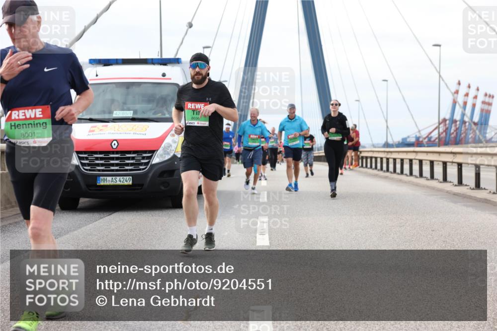 03.10.2025 - Köhlbrandbrückenlauf Lena Gebhardt http://msf.ph/oto/9204551 03.10.2025 15:57:21 Position 2 8001, 42, 85, 4, 4249, 8696 meine-sportfotos.de